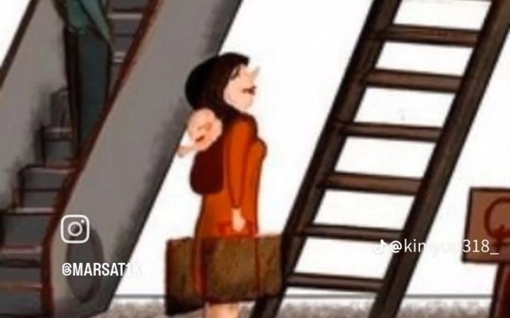 Kobieta czeka na schodach ruchomych z torbą w ręku.