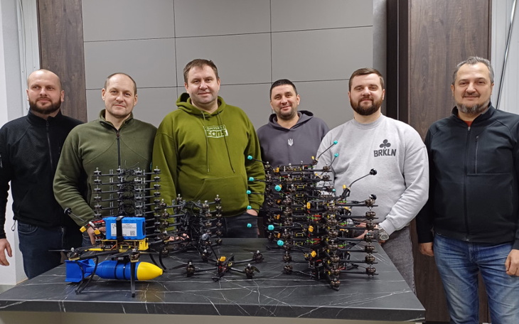 Zbiórka 10 dronów FPV - zdjęcie główne