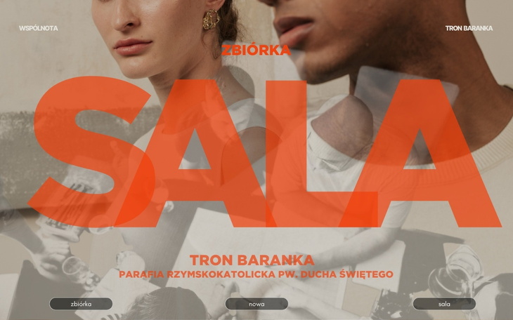 Zbiórka na rzecz parafii, z widokiem na salę i uczestników.