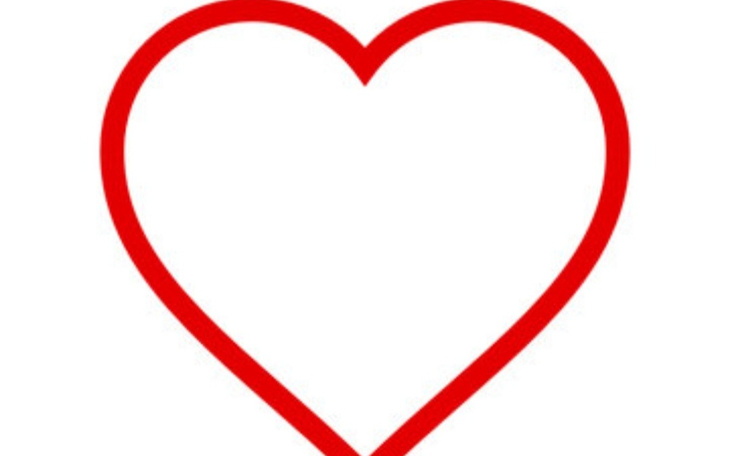 Czerwone serce na białym tle, symbol miłości.