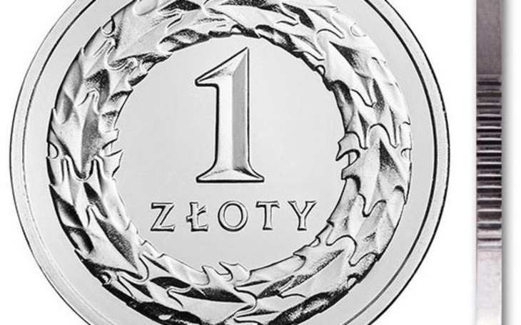 Dzieci bawiące się na placu zabaw w słoneczny dzień.