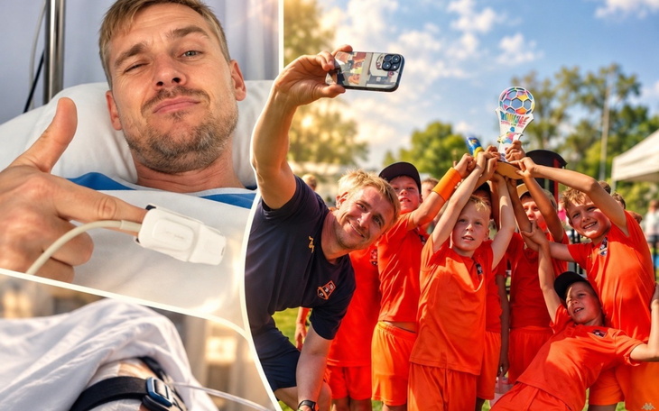 Uśmiechnięty mężczyzna na fotelu zabiera selfie na górze, zespół młodych ludzi trzyma puchar.