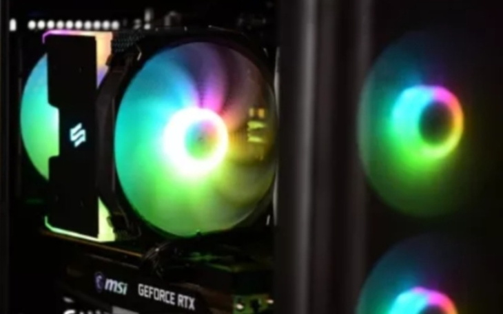 Zbiórka Komputer mnie nie stać - zdjęcie główne