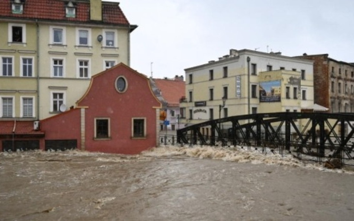 Zbiórka Na pomoc powodzianom w Polsce - zdjęcie główne
