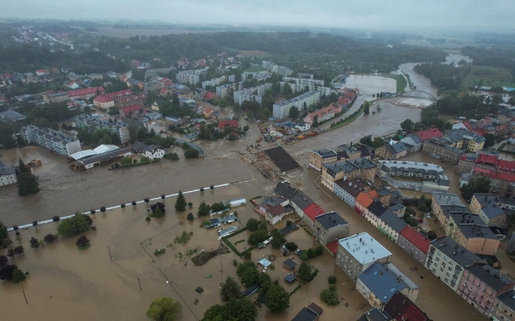 Zbiórka Polska Pomaga Powodzianom - zdjęcie główne