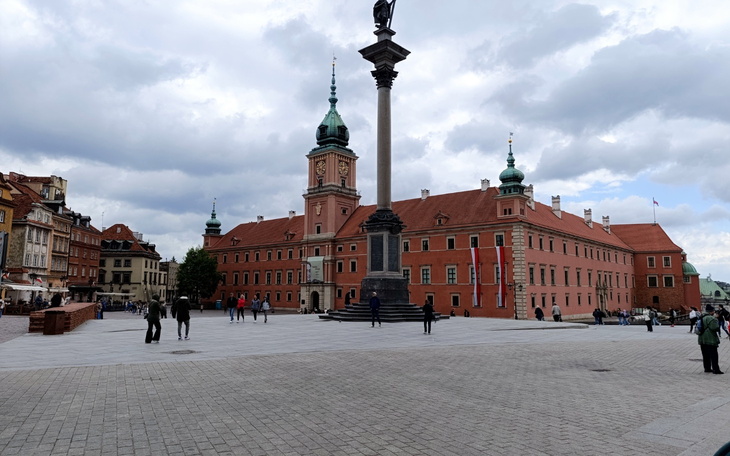 Zamek królewski w Warszawie z pomnikiem Zygmunta III.