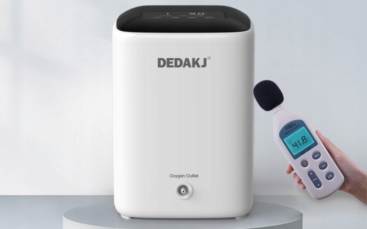 Nowoczesny oczyszczacz powietrza DEDAKJ z pomiarem jakości powietrza.