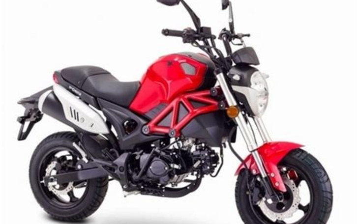 Czerwony motocykl z czarnymi detalami, nowoczesny design.