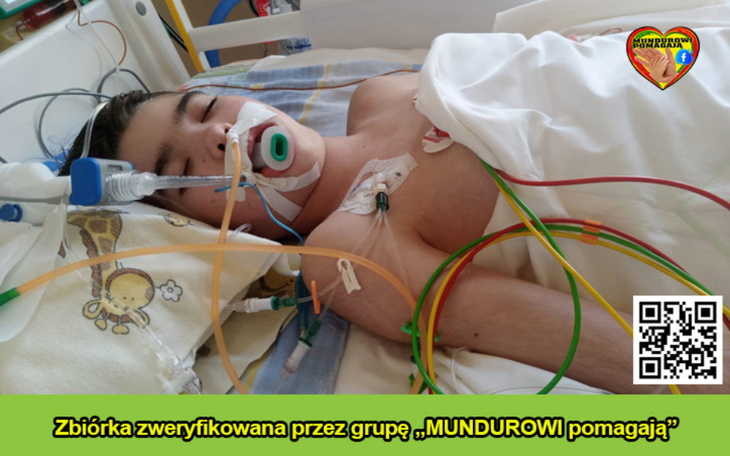 Chłopiec w szpitalu, podłączony do aparatury medycznej.