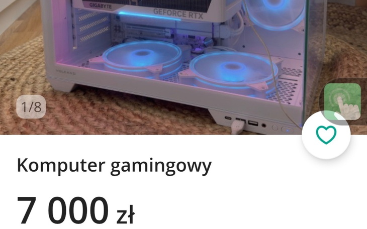 Nowoczesny komputer gamingowy z podświetleniem LED.