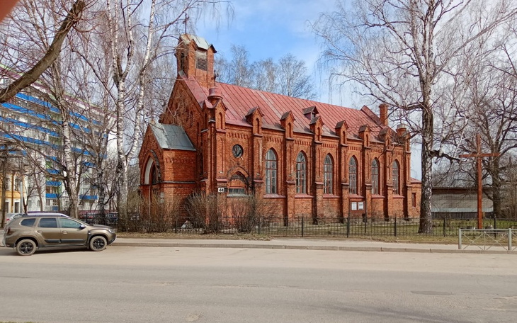 Zbiórka Zabytkowy kościół w Łudze - zdjęcie główne