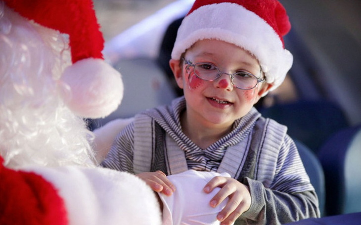 Zbiórka Mikołajki dla 200 chorych dzieci - zdjęcie główne