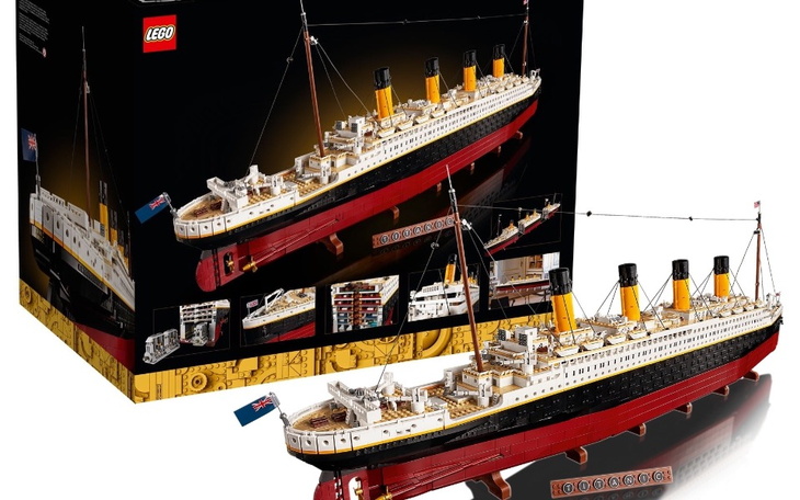 Zestaw LEGO przedstawiający model statku Titanic.