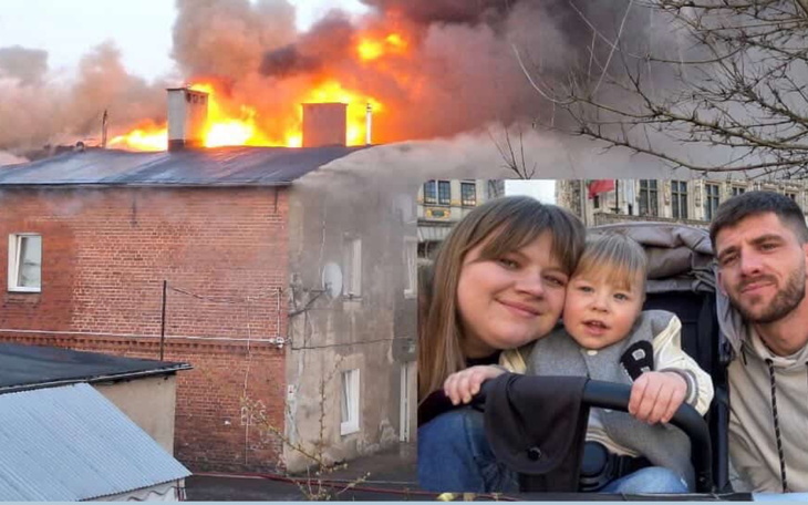 Rodzina w pobliżu płonącego budynku.