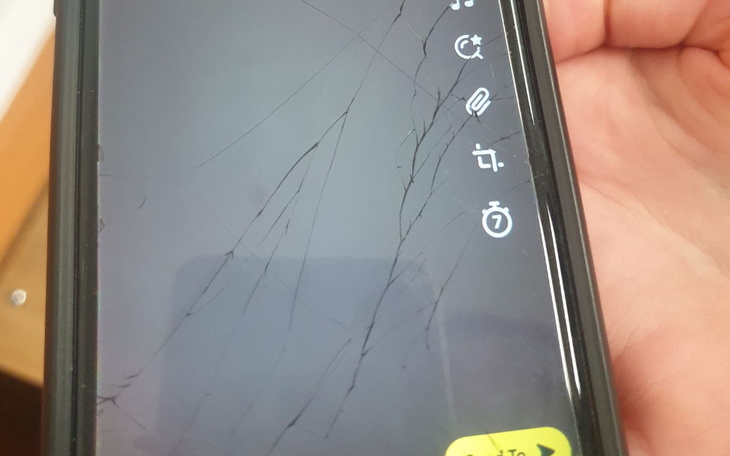 Zbiórka na wymiane ekranu w telefonie - zdjęcie główne