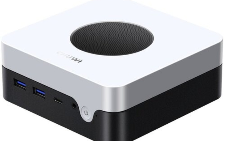 Mini komputer z portami USB i złączem typu C.