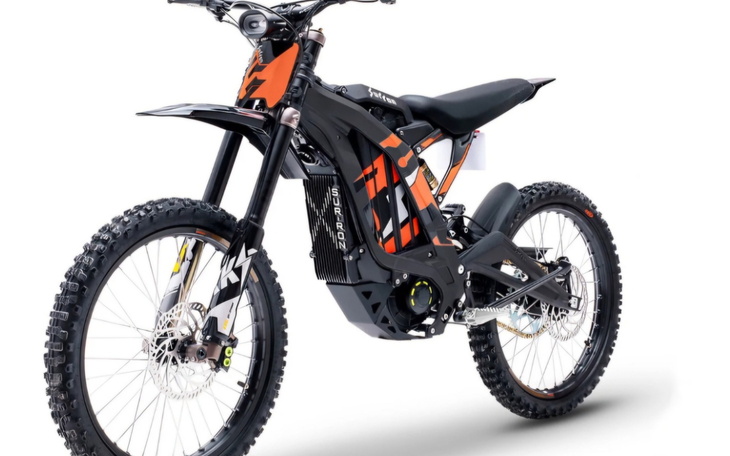 Nowoczesny rower elektryczny w stylowym designie.