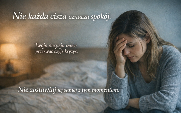 Kobieta zmartwiona, siedząca na łóżku, z przesłaniem o wsparciu.