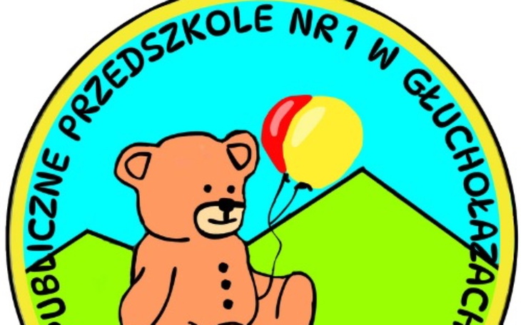 Logo przedszkola z misiem i balonami na tle gór.