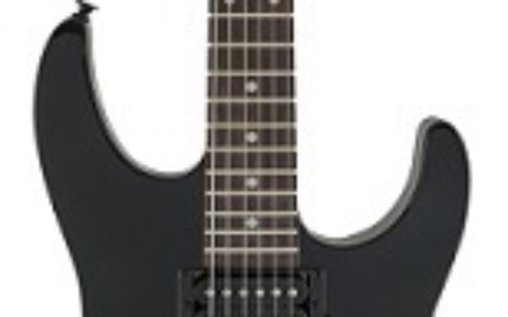 Czarna gitara elektryczna na białym tle.