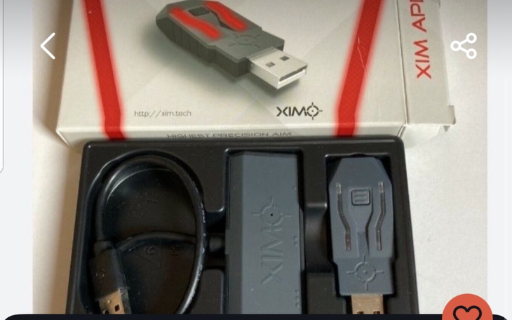 Zestaw do gry, w tym adapter i kabel.