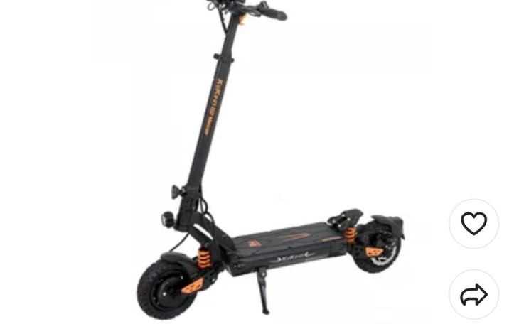 Nowoczesna hulajnoga elektryczna z dużymi kołami i mocnym silnikiem.