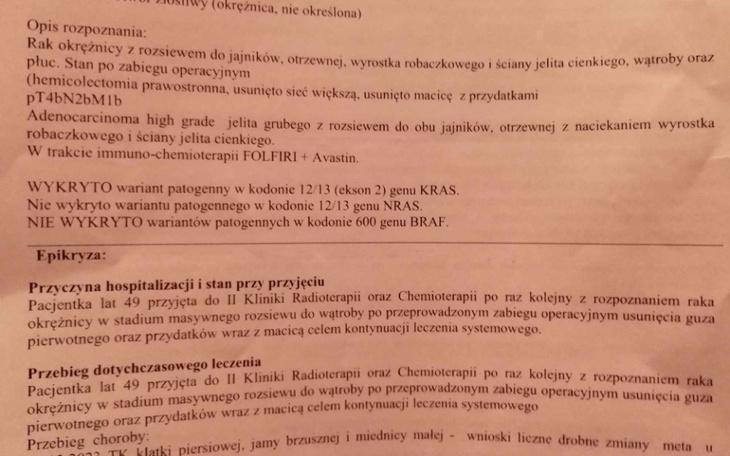 Dokument medyczny dotyczący diagnozy i leczenia nowotworu.