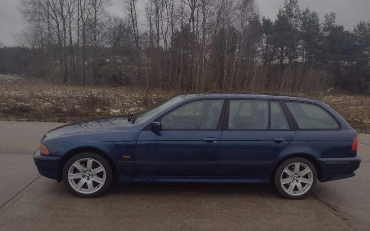 Zbiórka Potrzebuje na zakup samochodu - zdjęcie główne