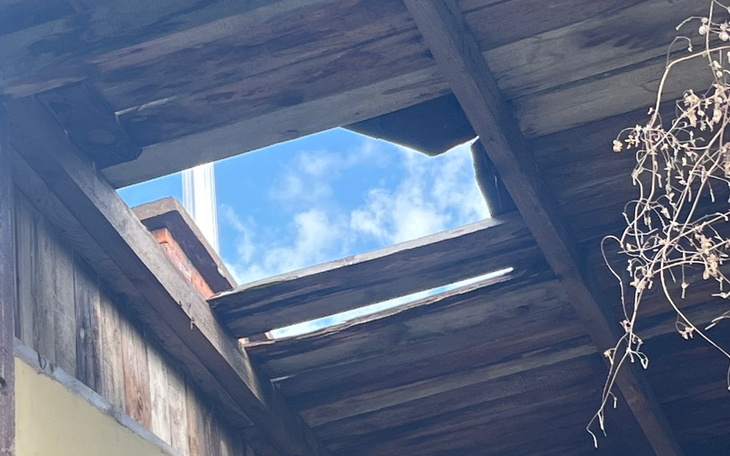 Zbiórka Pomocy, dziurawy dach - zdjęcie główne