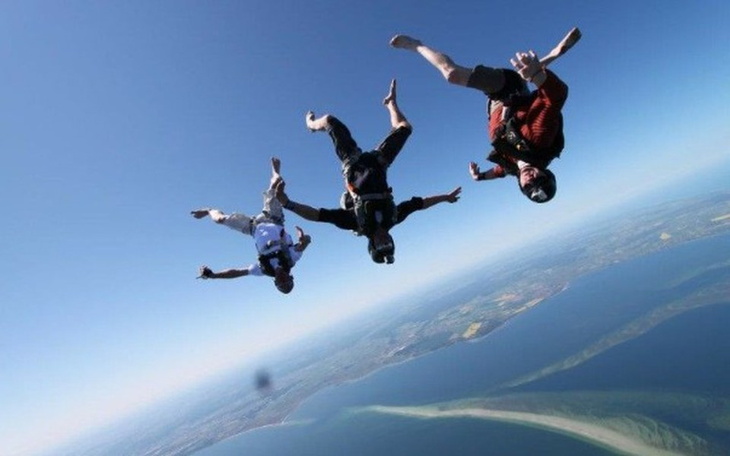 Zbiórka Skok z spadochronem - zdjęcie główne