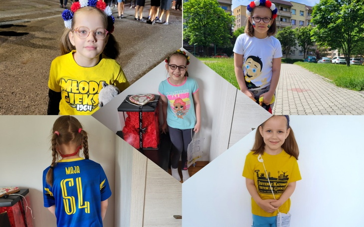 Dziewczynka w różnych koszulkach, uśmiechając się do kamery.