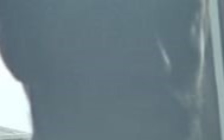 Nieostre zdjęcie, przedstawiające sylwetkę osoby.