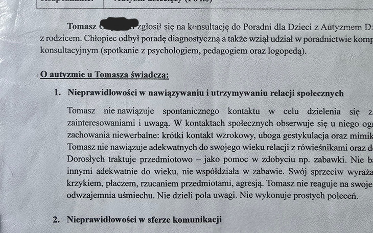 Dokument dotyczący autyzmu, z informacjami o dziecku.