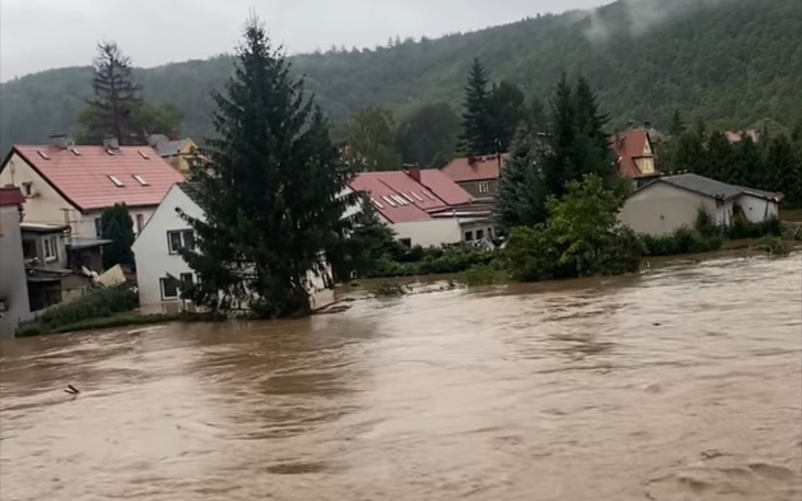 Zbiórka Pomoc dla seniorki po powodzi - zdjęcie główne