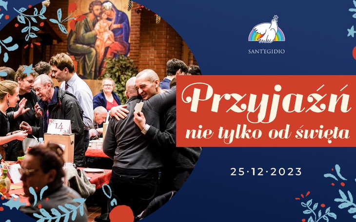 Ludzie bawiący się przy stole podczas świąt.