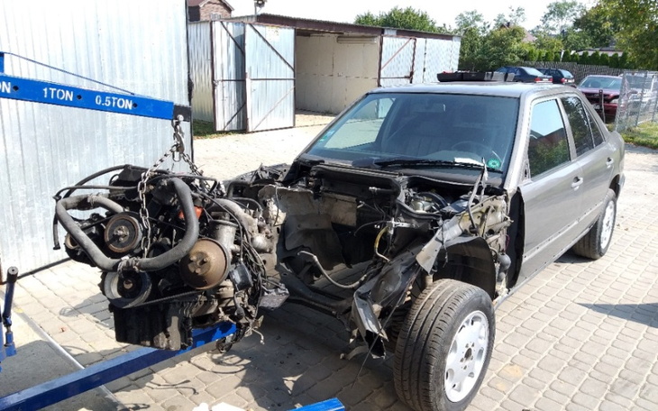 Zbiórka Na odbudowę Mercedesa W124 - zdjęcie główne