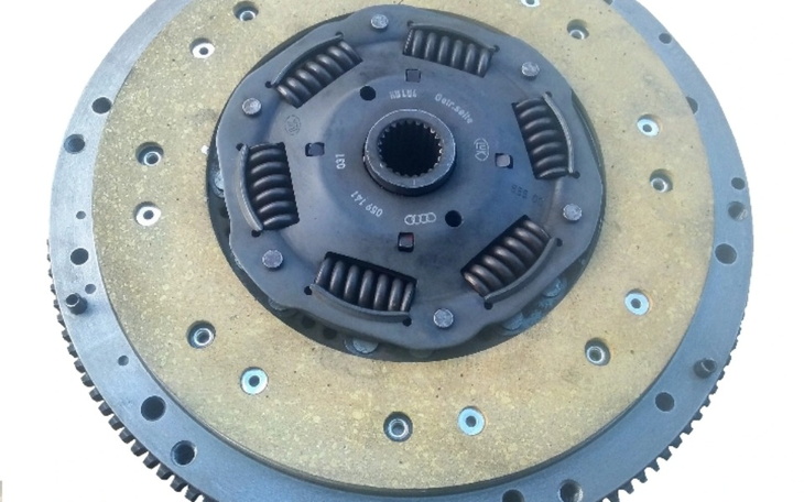 Zbiórka Na naprawę sprzęga w aucie - zdjęcie główne