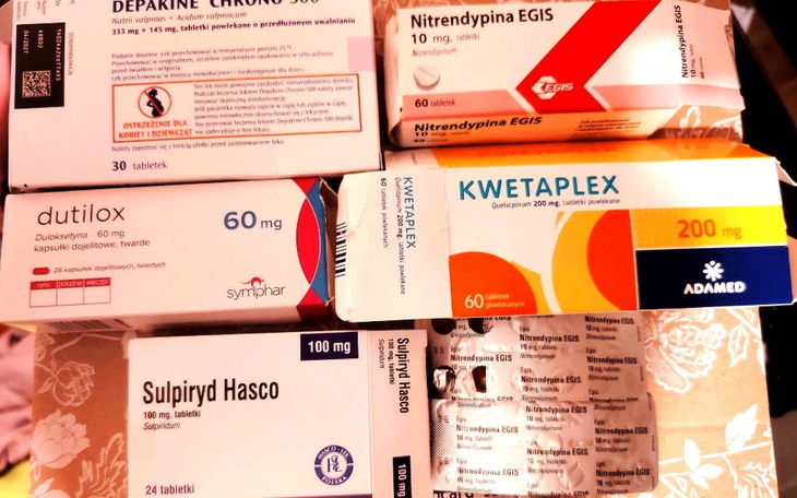 Różne leki w opakowaniach, w tym Kwetaplex i Sulpiryd Hasco.