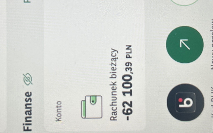 Zrzut ekranu z konta bankowego z ujemnym saldem.
