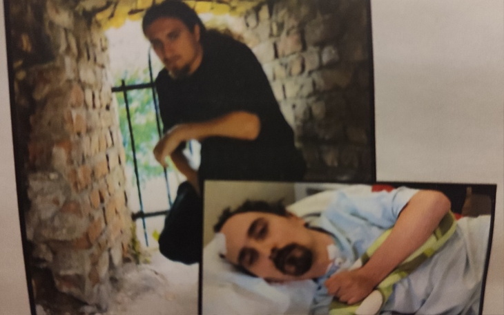 Mężczyzna w bramie oraz zdjęcie osoby w szpitalu.