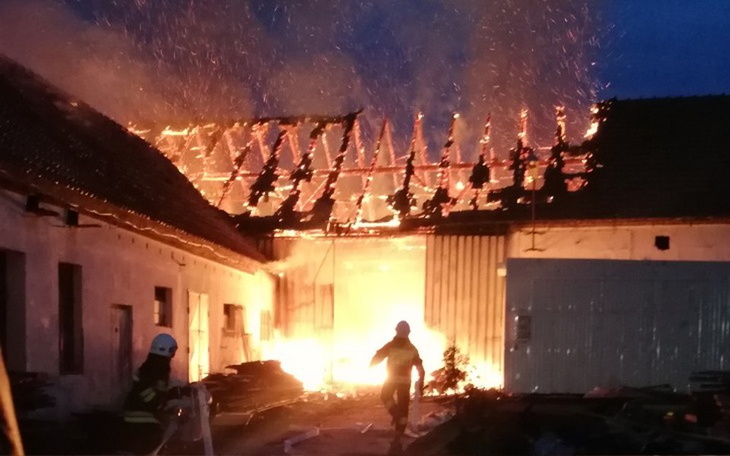 Zbiórka Pożar pochłonął stodołe wraz z.. - zdjęcie główne