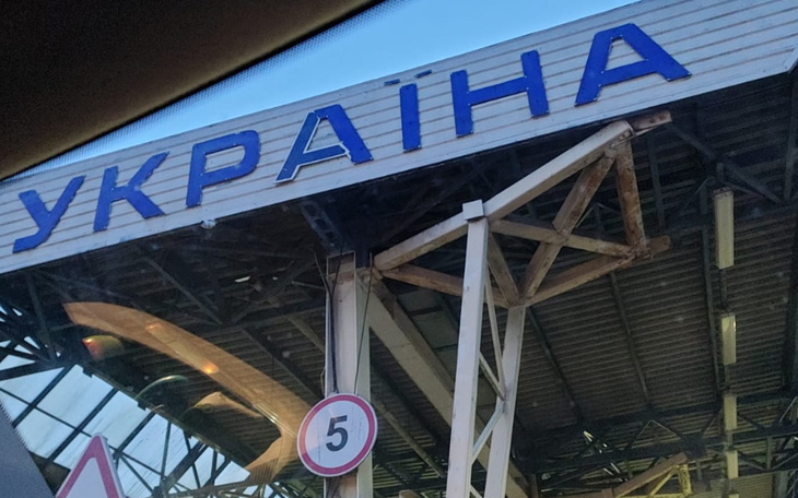 Wejście na Ukrainę z oznaczeniem granicy.