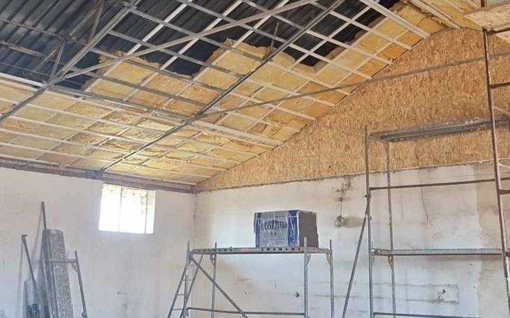 Wnętrze budynku w trakcie remontu.