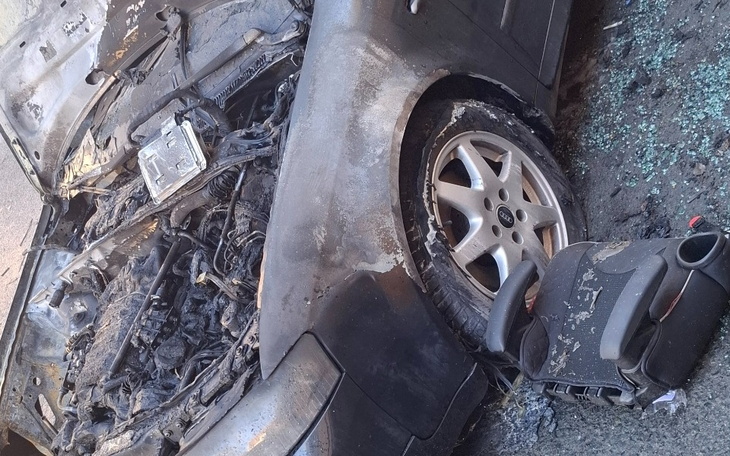 Zniszczony samochód po wypadku, widoczny uszkodzony fotel.