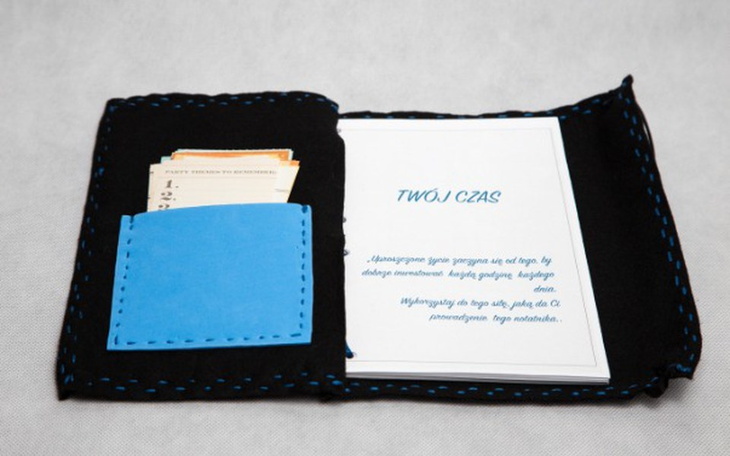 Kreatywna kartka z życzeniami w kolorowym etui.