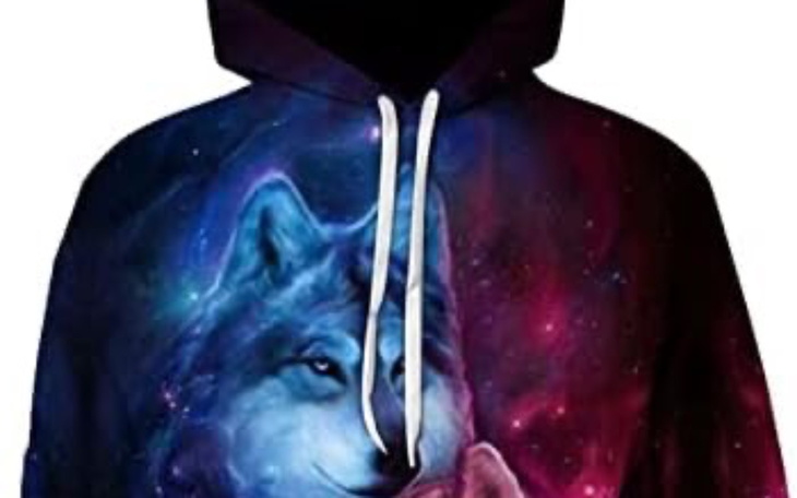 Bluza z grafiką przedstawiającą wilka w kosmicznym tle.