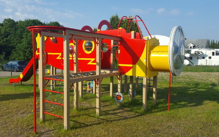 Zbiórka Lotniczy plac zabaw dla dzieci - zdjęcie główne