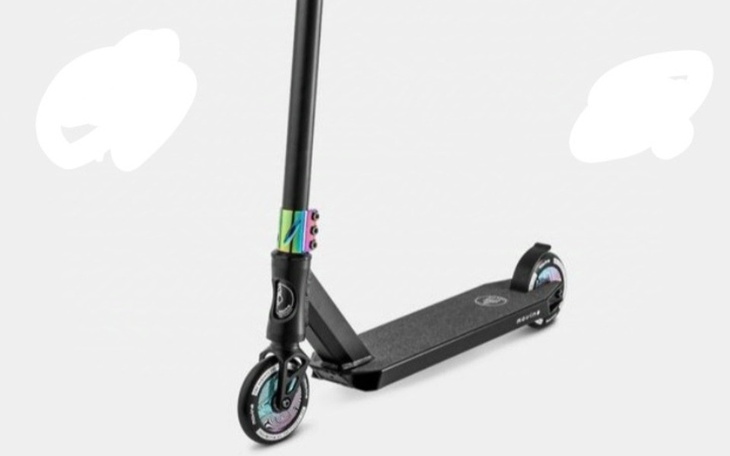 Nowoczesna hulajnoga, idealna do jazdy po mieście.