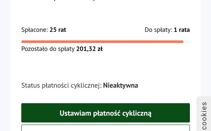 Osoba trzyma klucze przed kontem, krok w stronę nowego domu.