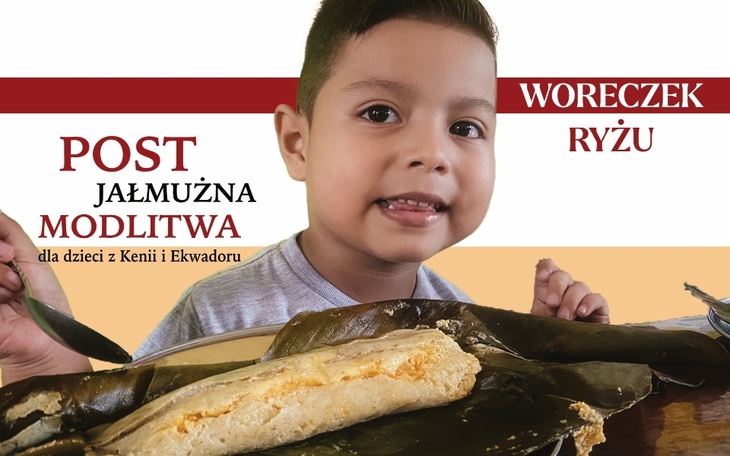 Chłopiec z uśmiechem, trzymający ryż w liściu, promujący akcję charytatywną.